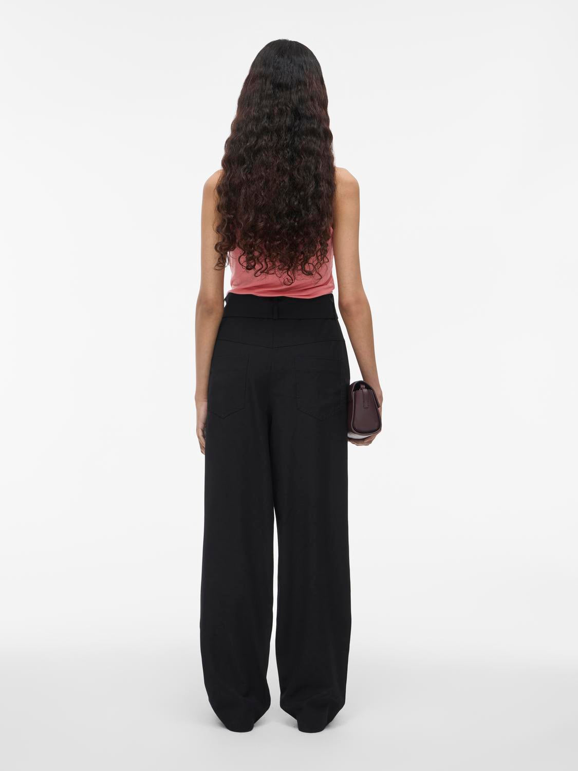 model_shot-back